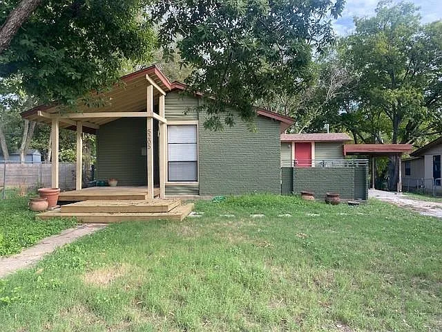3 bed, 2.0 bath, 1112 sqft, $2,575 — Photo 2