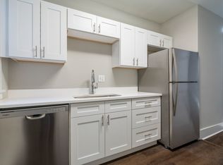 2002 W Fargo Ave APT 2C, Chicago, IL 60645