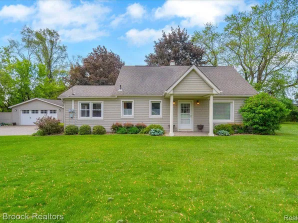 710 Hartland Dr, Troy, MI 48083