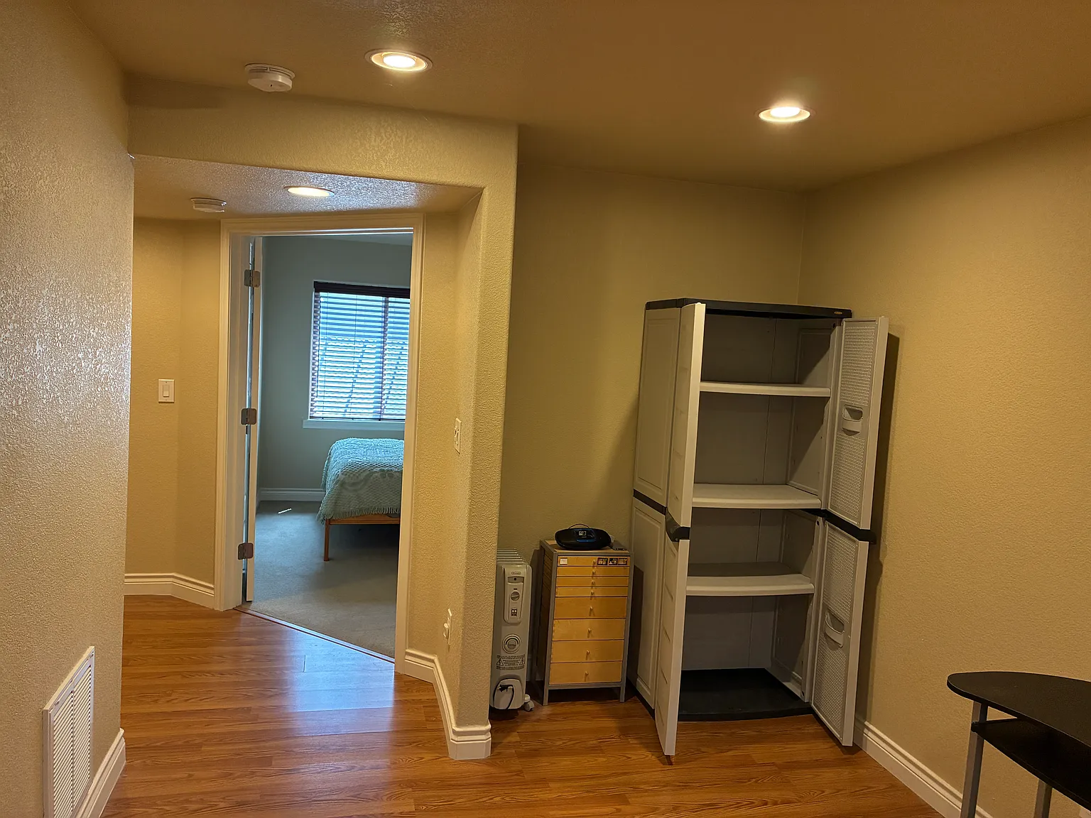 4 bed, 3.5 bath, 3000 sqft, $1,000 — Photo 4