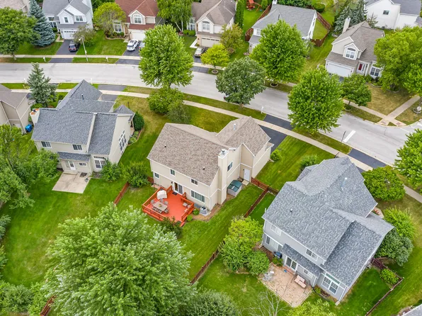 1226 Pennsbury Ln, Aurora, IL 60502