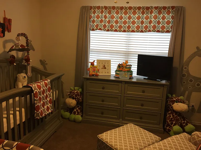 3rd bedroom fits a queen size bed or baby crib