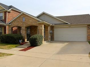2668 Blackstone Dr, Grand Prairie, TX 75052