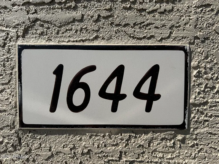 1644 E Oakland St — Photo 4