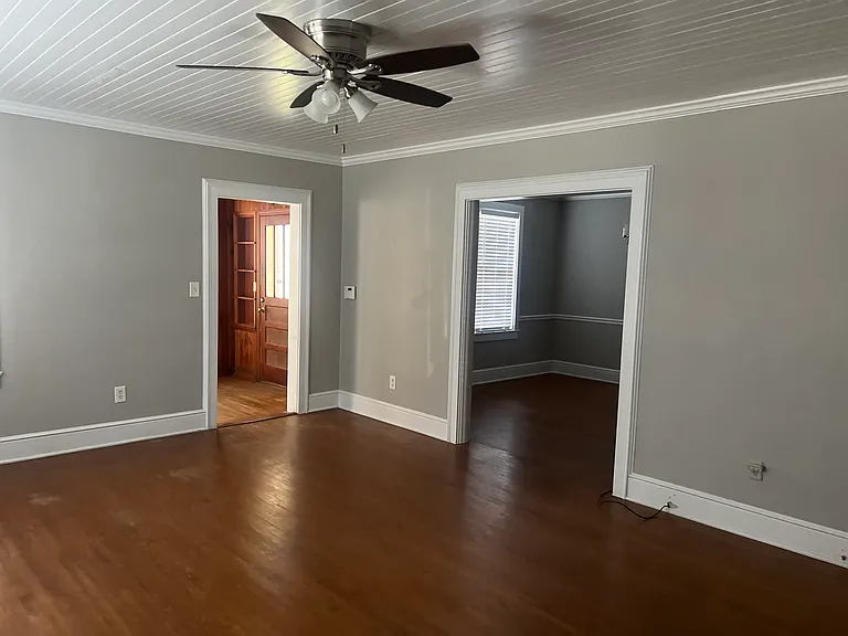 310 N East St — Photo 7
