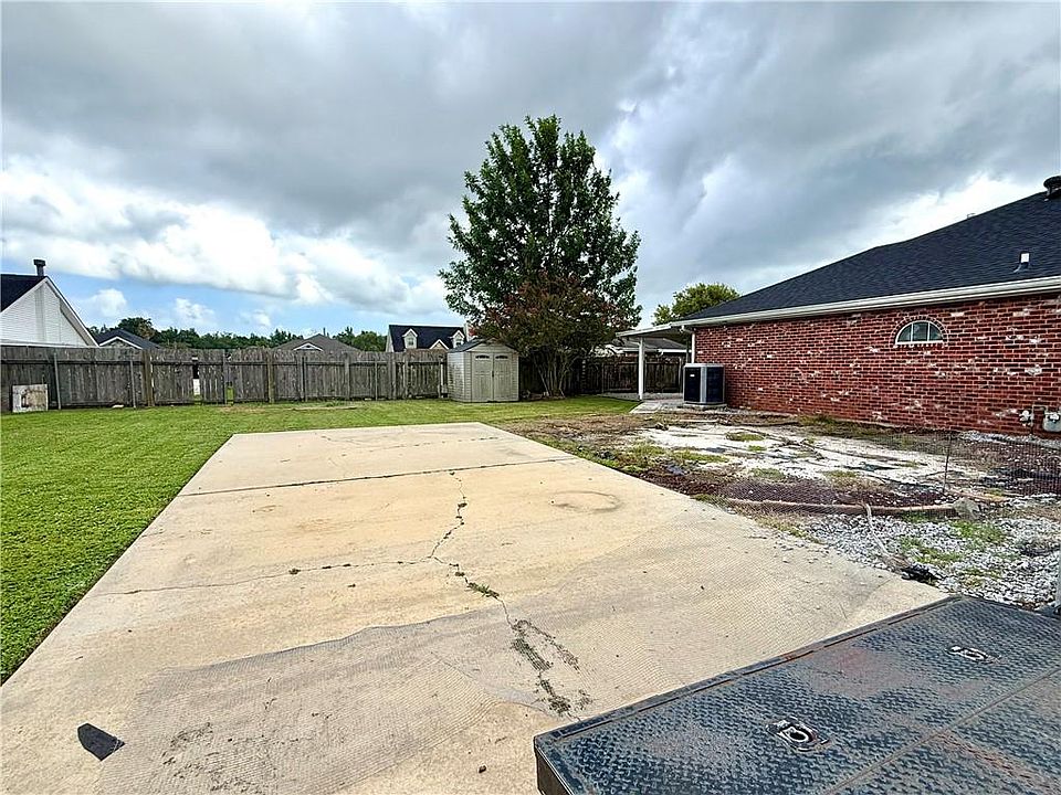 1st image of 2901 Meadow Dr