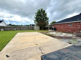 2901 Meadow Dr, Violet, LA 70092