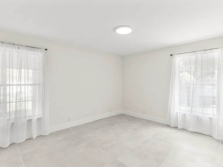 733 Nantucket Cir — Photo 14