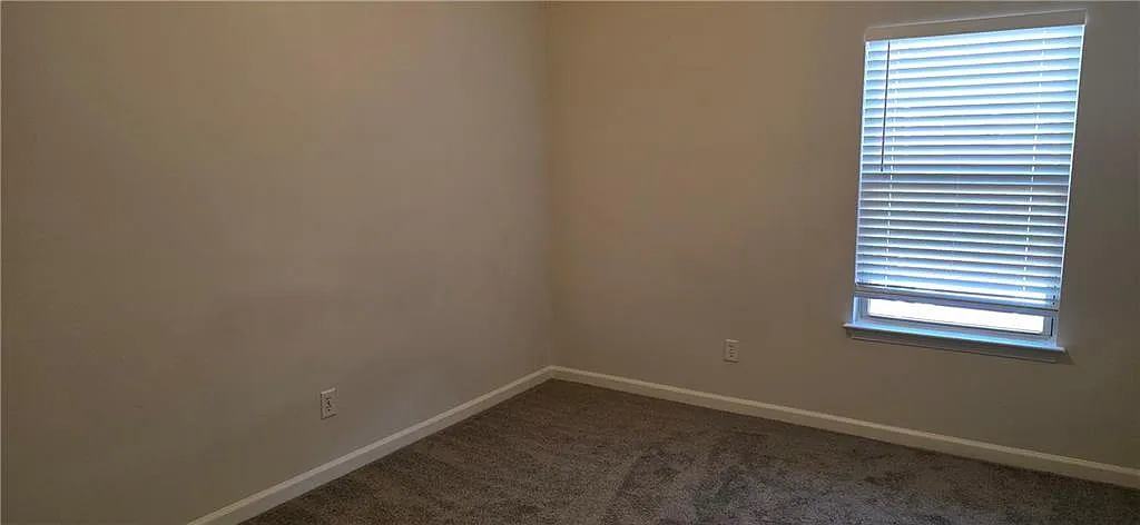 3 bed, 2.5 bath, 1782 sqft, $2,000 — Photo 4