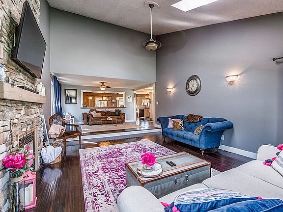 5th image of 109 Quail Hollow Dr