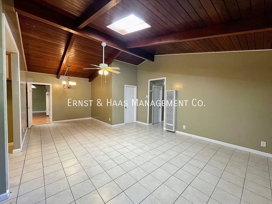 Lovely 5-Bedroom, 2-Bath Apartment Home with Open-Beam Ceilings! — Photo 2