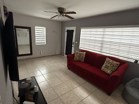 5th image of 724 NW 24th Ave #1