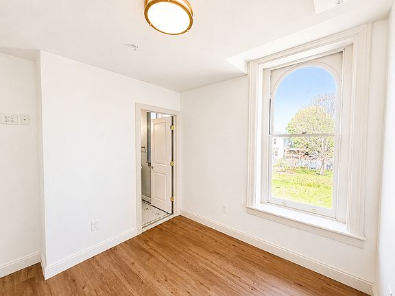 5th image of 319 Connecticut St #4