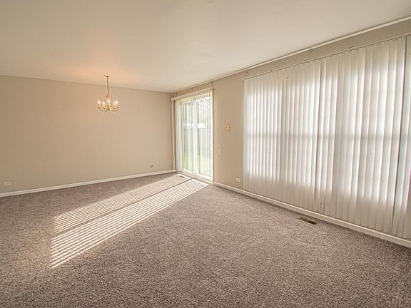 5th image of 79 Oakton Dr