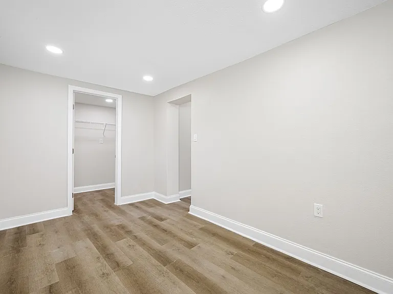 129 Danube Ave — Photo 9