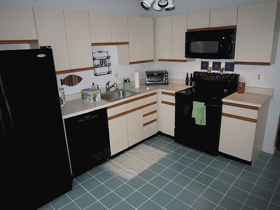 2nd image of 908 Windwhisper Ln