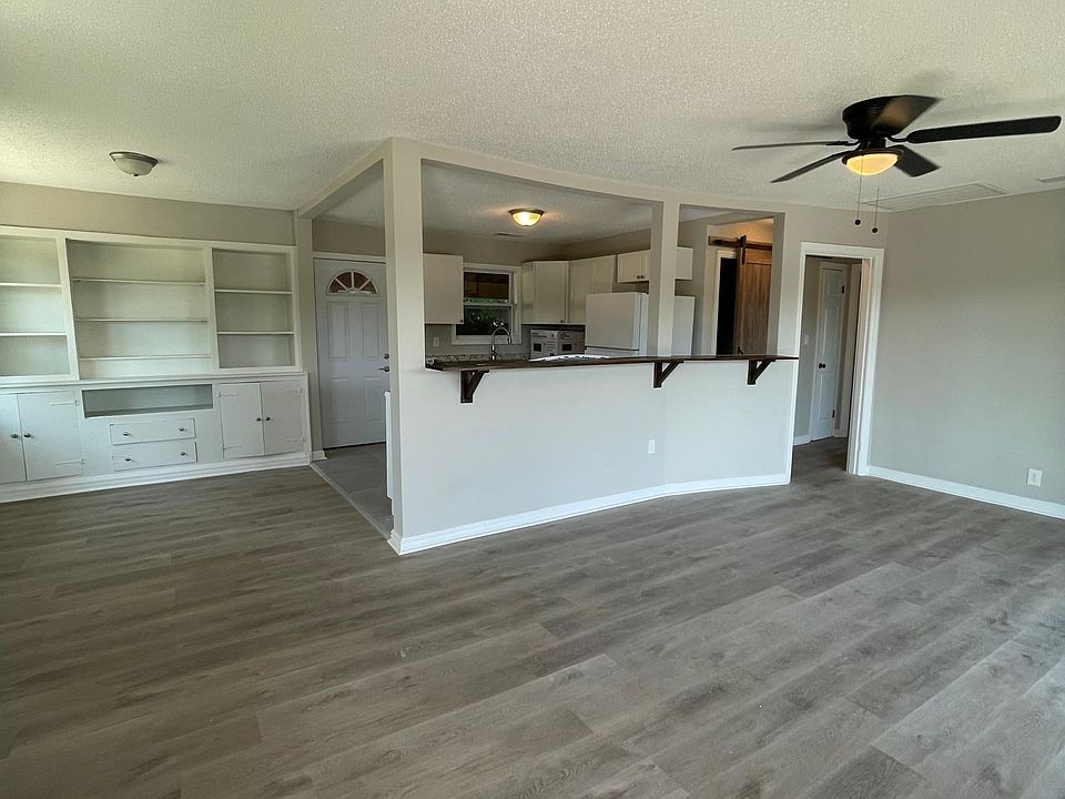1st image of 201 Vreeland St #1