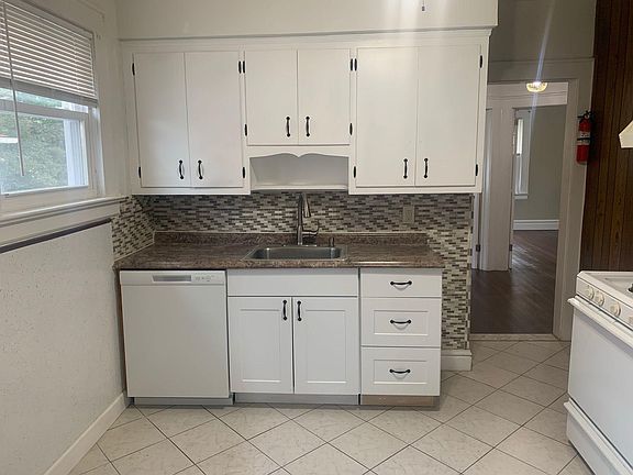 3rd image of 124 Newark Ave #2