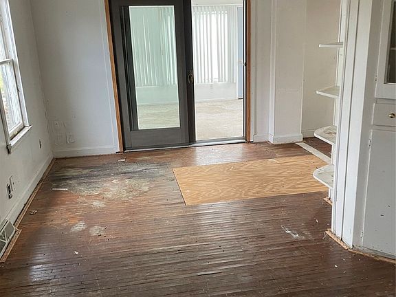 4th image of 13133 Marion St