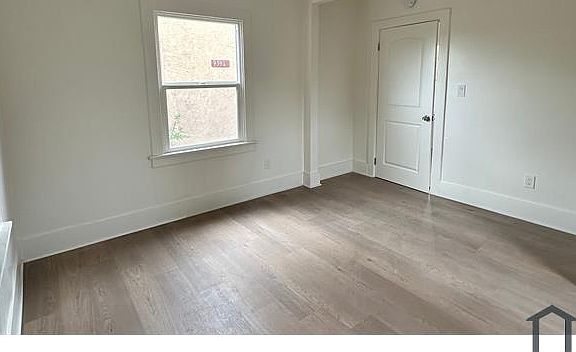 2nd image of 957 W 45th St #957