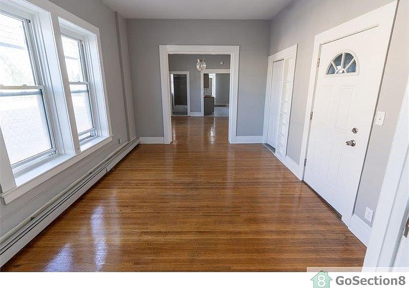 2nd image of 183 Lyell Ave #3