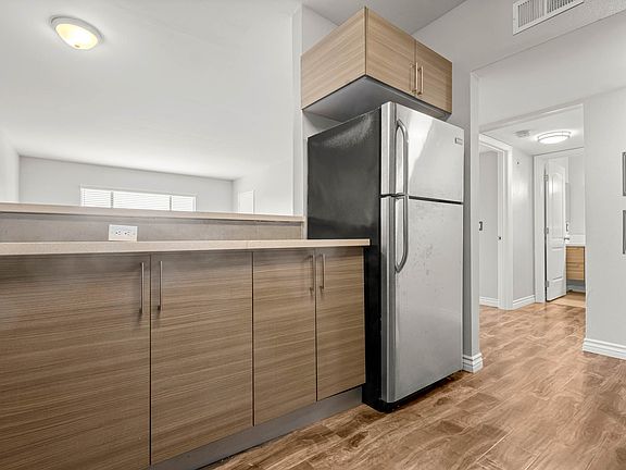 2nd image of 1625 Crenshaw Blvd #4977a9da4