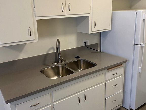 5th image of 1025 Granville Ave #5