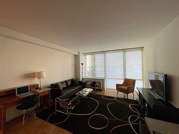 5th image of 1510 Lexington Ave APT 8L