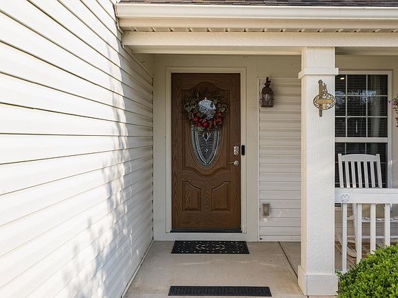 3rd image of 1144 Dorset Dr