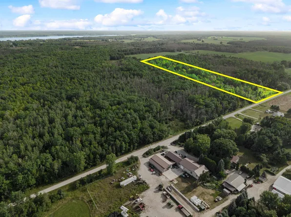 Sunnyview Ln, Crivitz, WI 54114