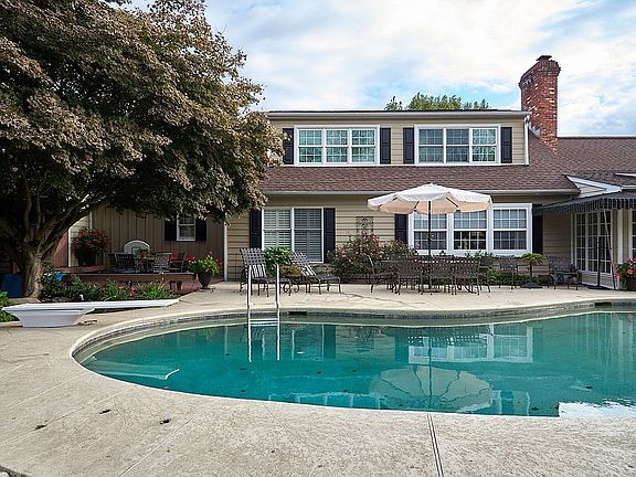5th image of 407 Sawyers Ln
