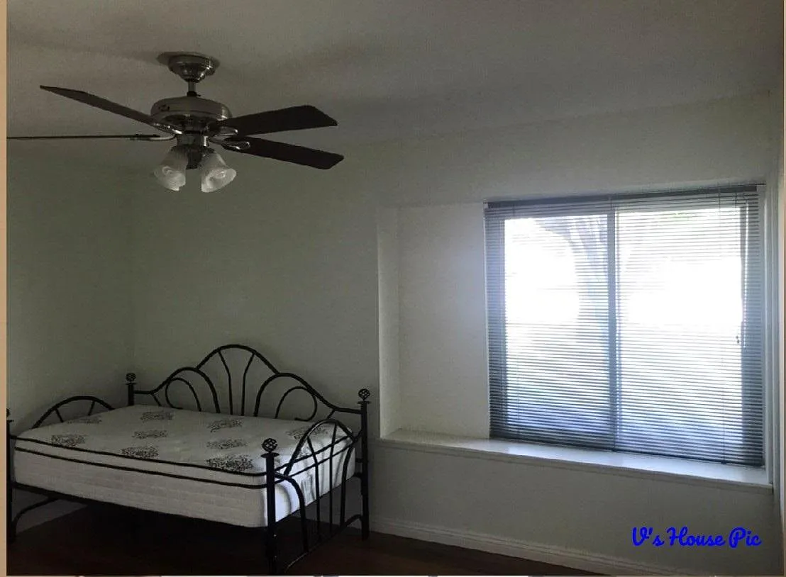 928 Jefferson St — Photo 4