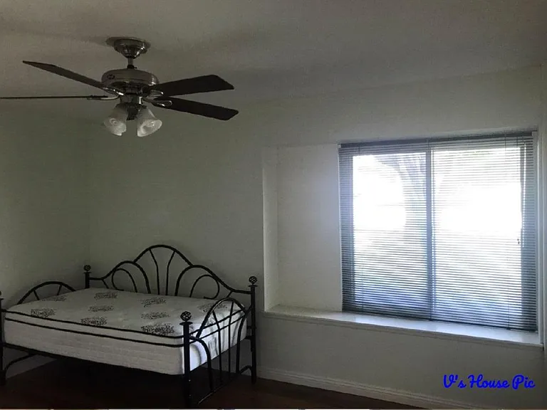 928 Jefferson St — Photo 4