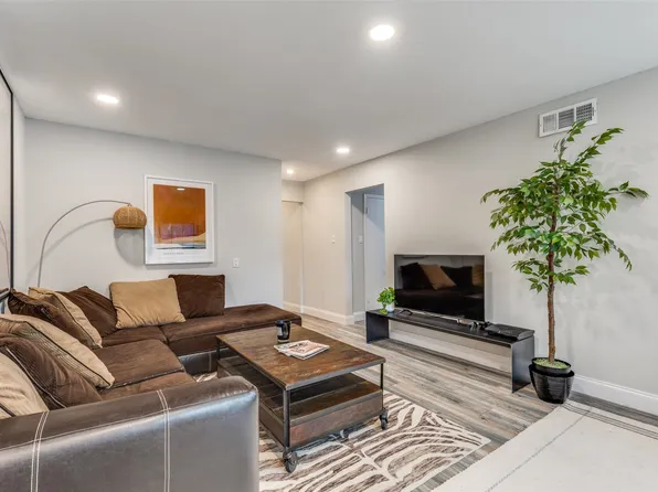 5818 E University Blvd APT 236, Dallas, TX 75206