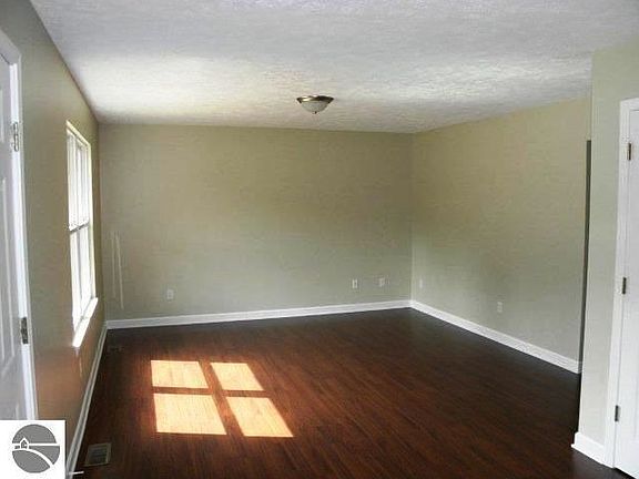 5th image of 552 Crystal Ave