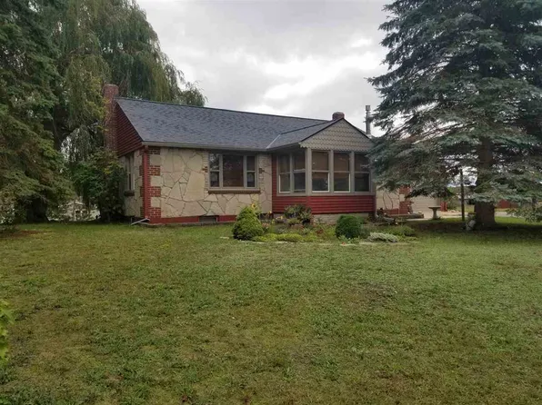4952 Loeb Rd, Charlevoix, MI 49720