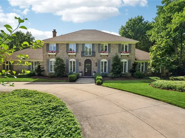 16 Hunting Hollow Dr, Pepper Pike, OH 44124