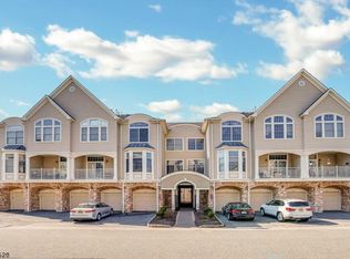 614 Kensington Ln, Livingston, NJ 07039
