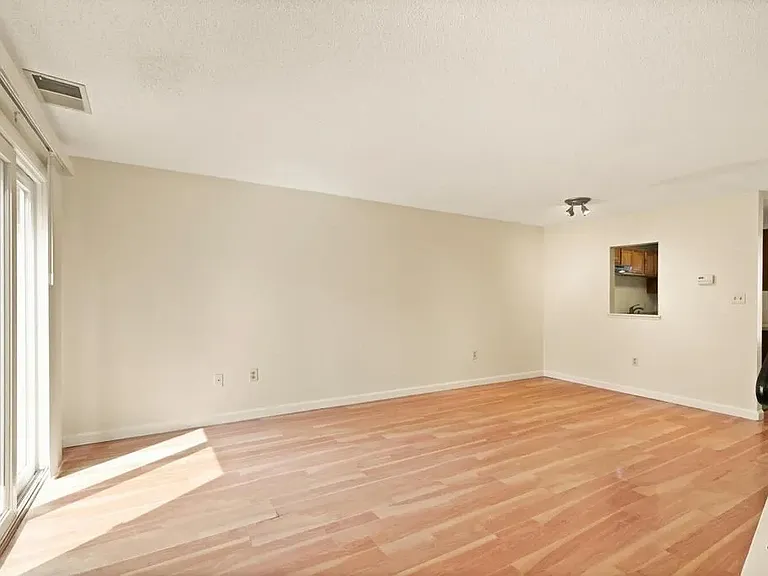 10 Silver Hill Ln — Photo 12