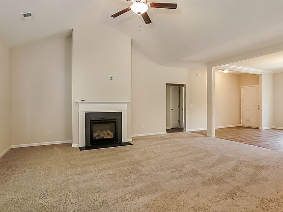 3rd image of 467 Bainbridge Dr