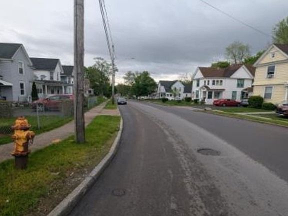 Exterior Neighborhood (street photo)