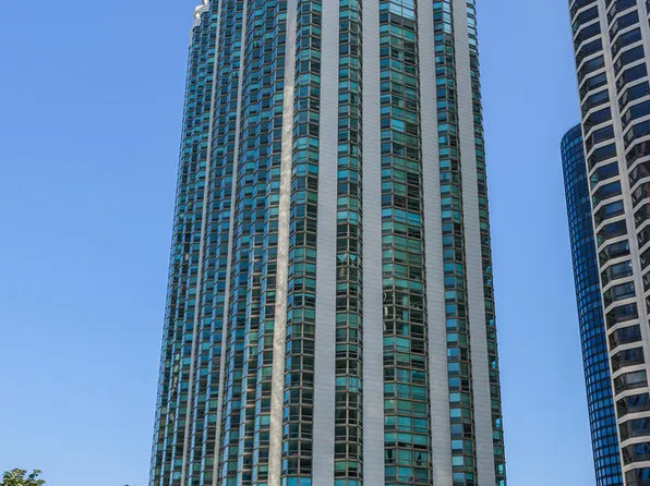 195 N Harbor Dr APT 5501, Chicago, IL 60601