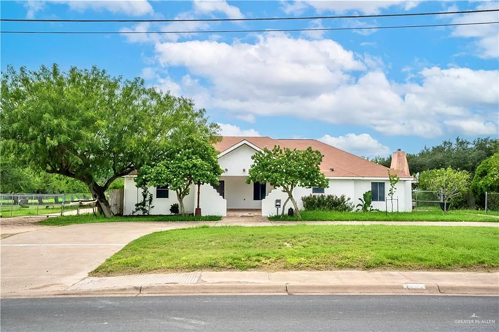 3 bed, 2.5 bath, 2333 sqft, $1,750 — Photo 1