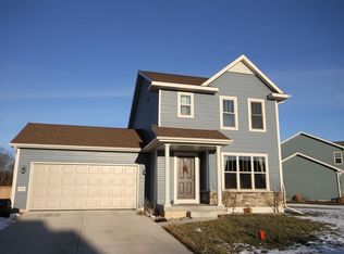 320 Heritage Square Dr, Deerfield, WI 53531