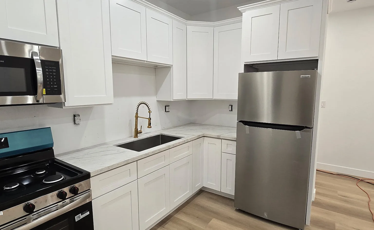 1047 Irolo St — Photo 3