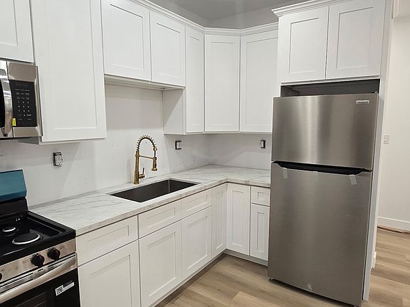 3rd image of 1047 Irolo St APT 201