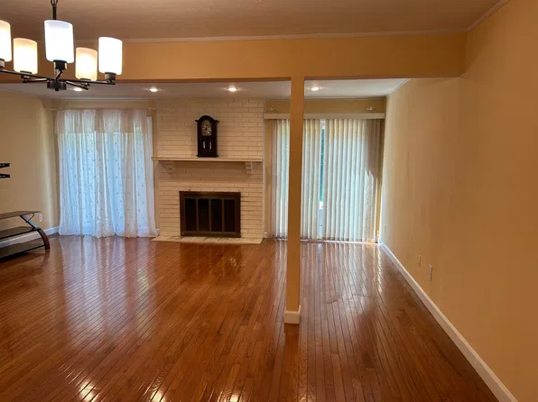 4456 Donna Dr, Cleveland, OH 44143