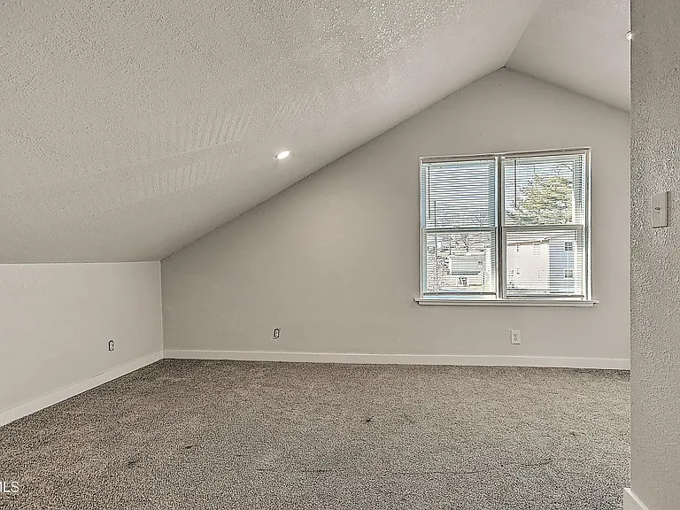 488 Virgil Ave — Photo 22