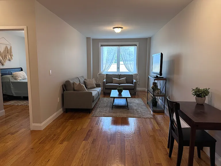 20-12 31st St #2F — Photo 3