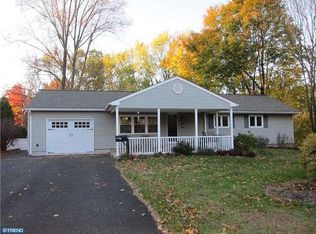92 Acorn Dr, Warminster, PA 18974